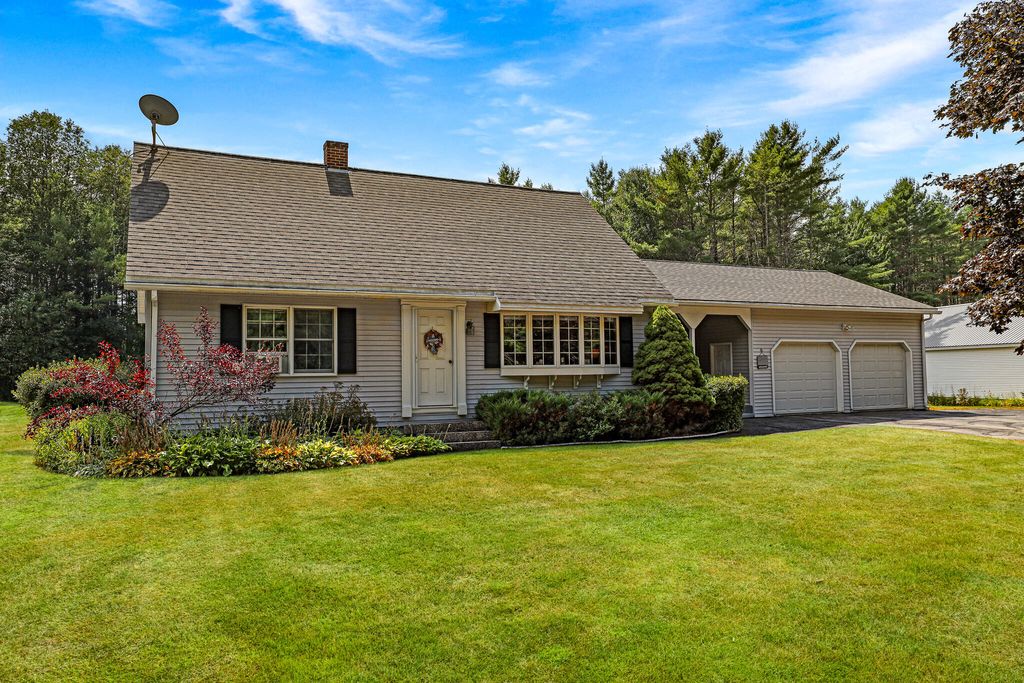 Photo of 6 Victory Lane, Dixfield, ME 04224 (MLS # 1634624)