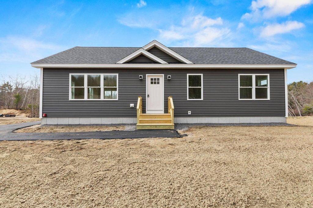 Photo of 18 Hillside Drive, Raymond, ME 04071 (MLS # 1640619)