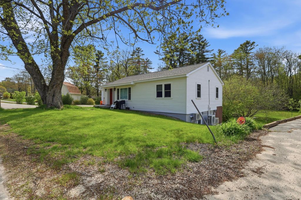 Photo of 188 Middlesex Road, Topsham, ME 04086 (MLS # 1662586)
