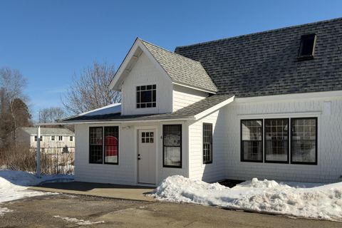 Photo of 31-33 Booker Street #4, Thomaston, ME 04861 (MLS # 1653348)