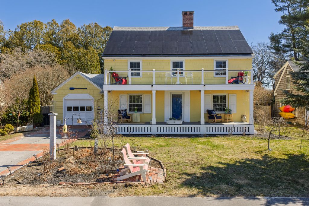 Photo of 12 Reg Roc Road, Falmouth, ME 04105 (MLS # 1657251)