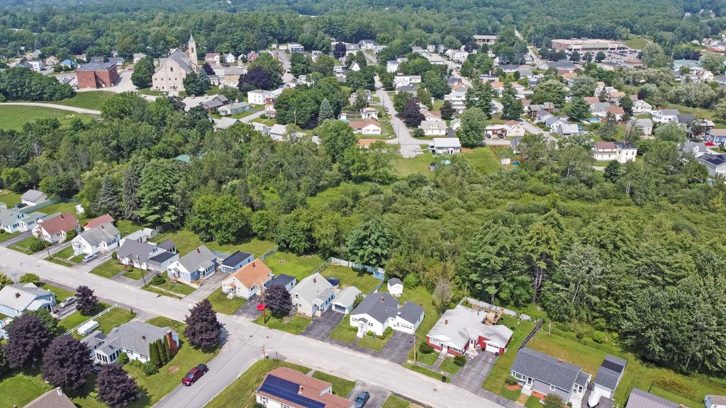 Photo of 320 Russell Street, Lewiston, ME 04240 (MLS # 1566774)