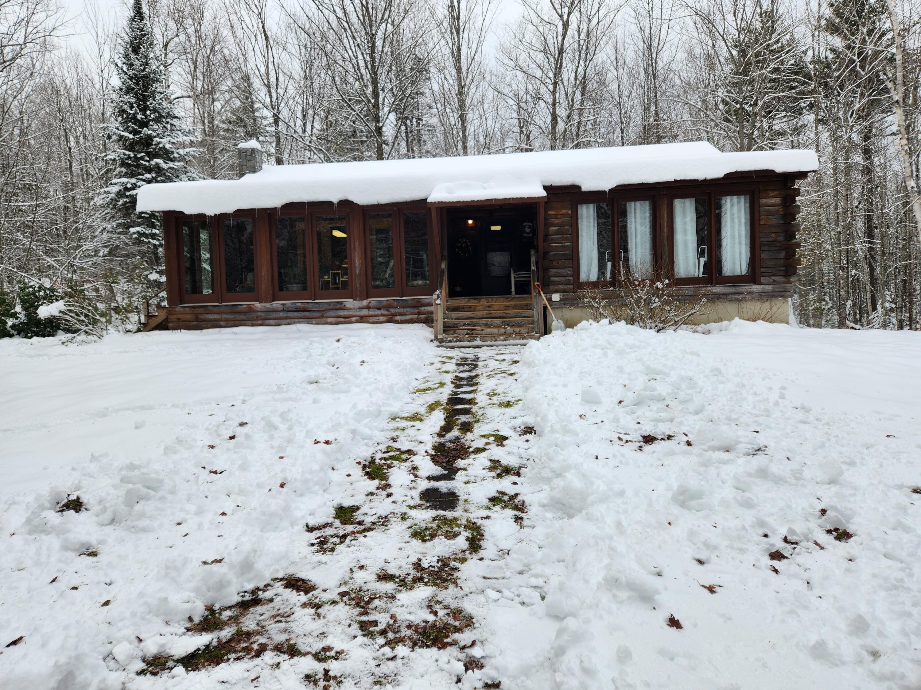 Newburgh, Maine 04444, United States, 3 Bedrooms Bedrooms, ,1 BathroomBathrooms,Residential,Pending,26167