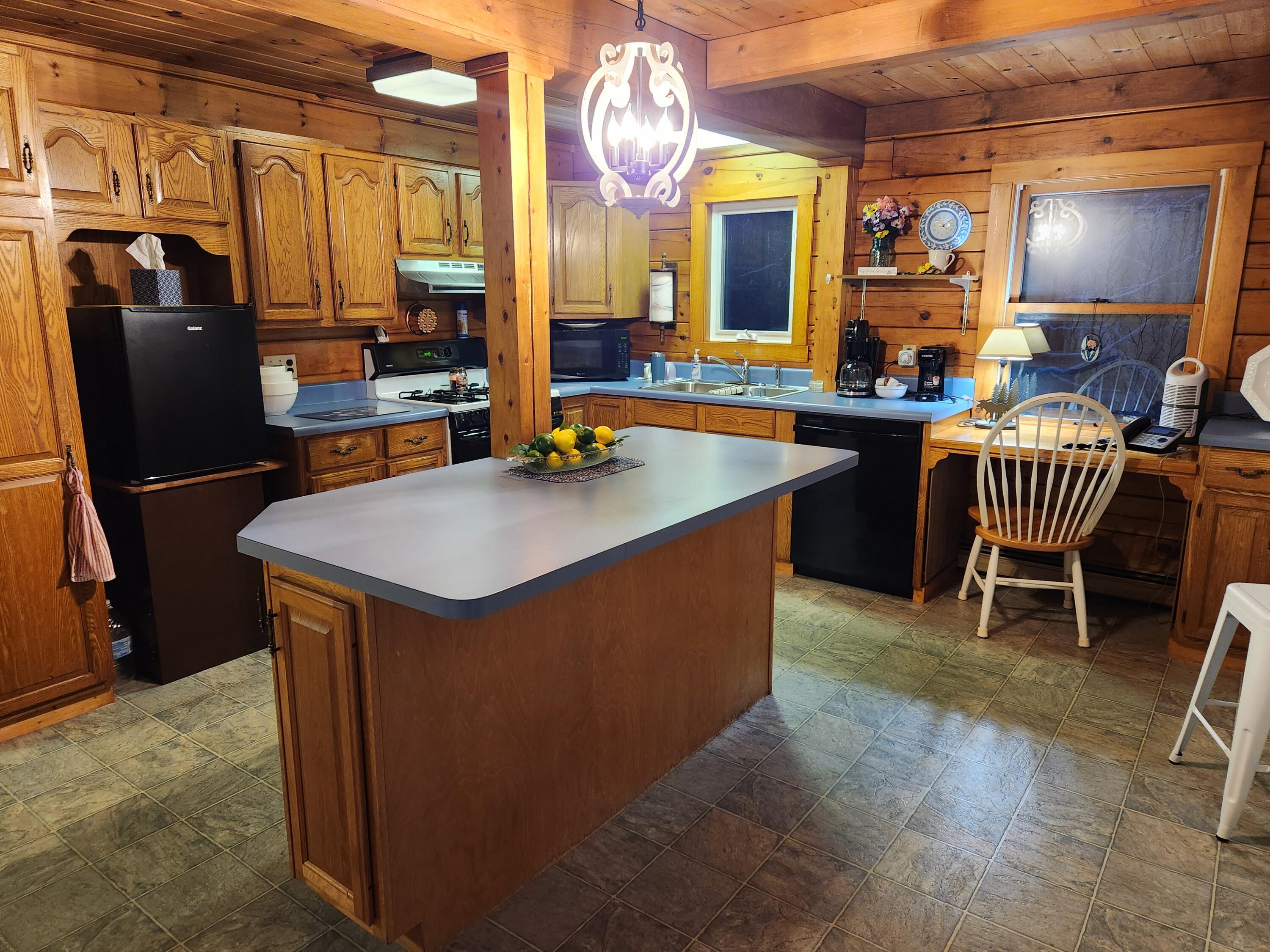 Newburgh, Maine 04444, United States, 3 Bedrooms Bedrooms, ,1 BathroomBathrooms,Residential,Pending,26167