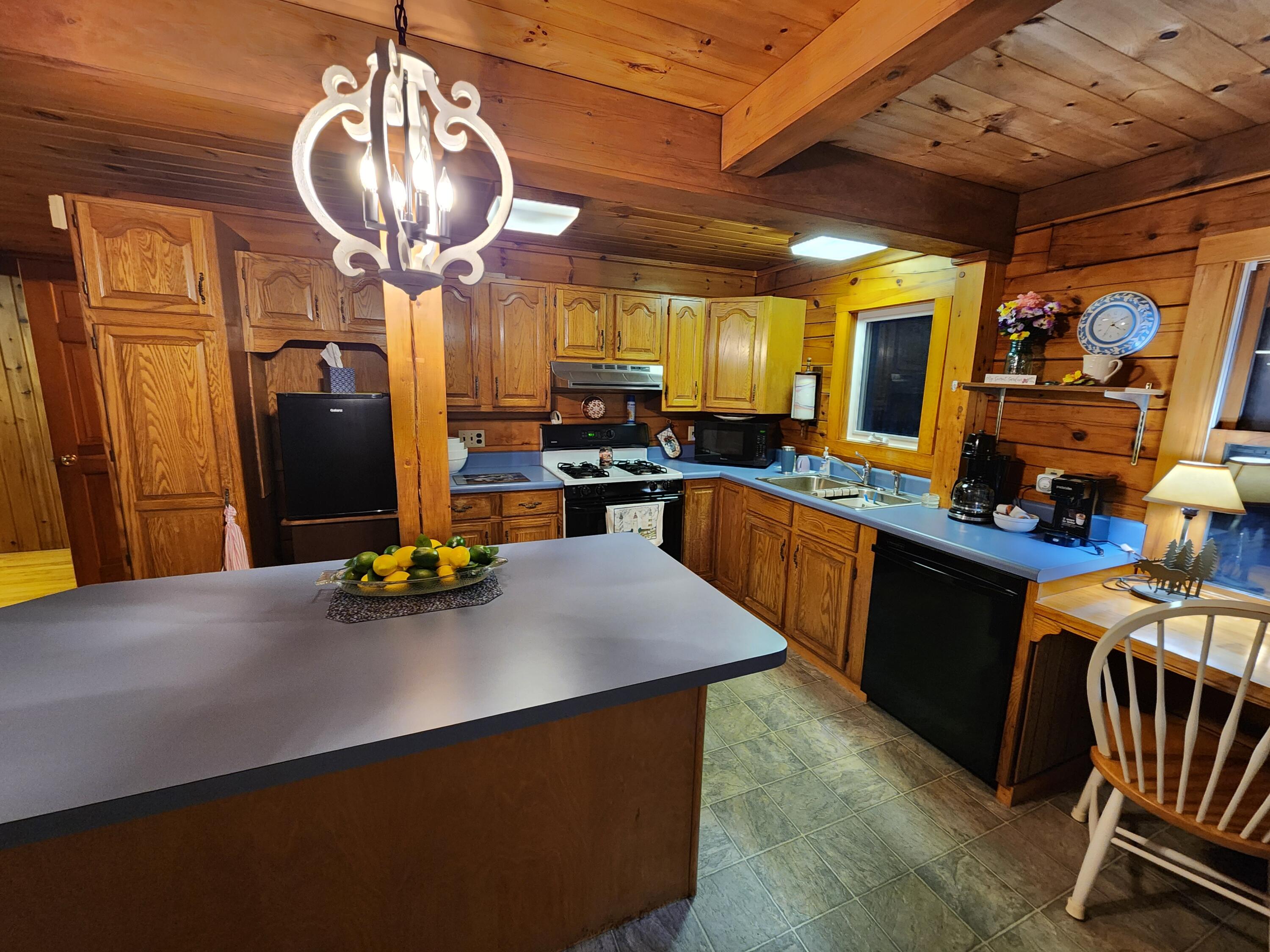 Newburgh, Maine 04444, United States, 3 Bedrooms Bedrooms, ,1 BathroomBathrooms,Residential,Pending,26167