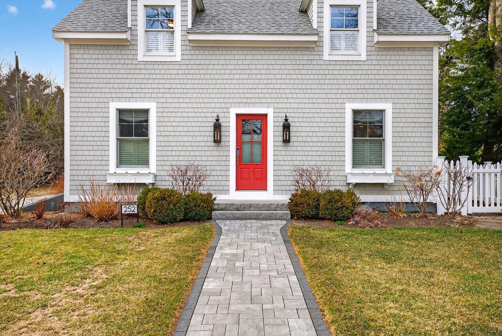 Photo of 252 Foreside Road, Falmouth, ME 04105 (MLS # 1652751)