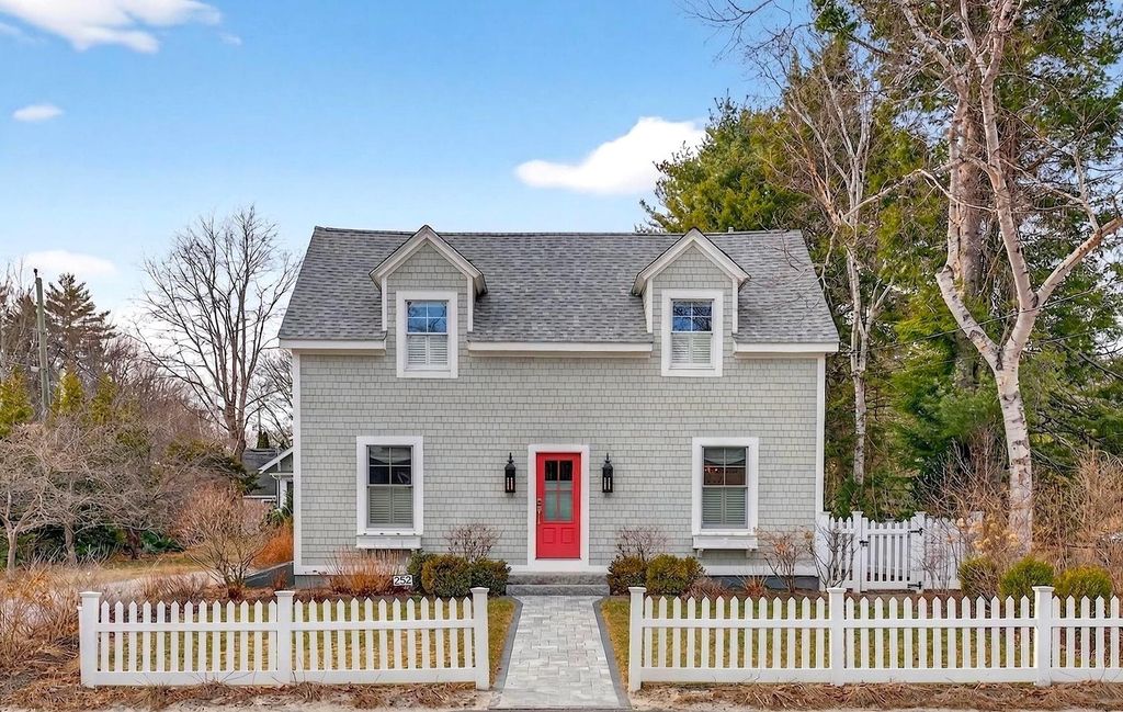 Photo of 252 Foreside Road, Falmouth, ME 04105 (MLS # 1652751)