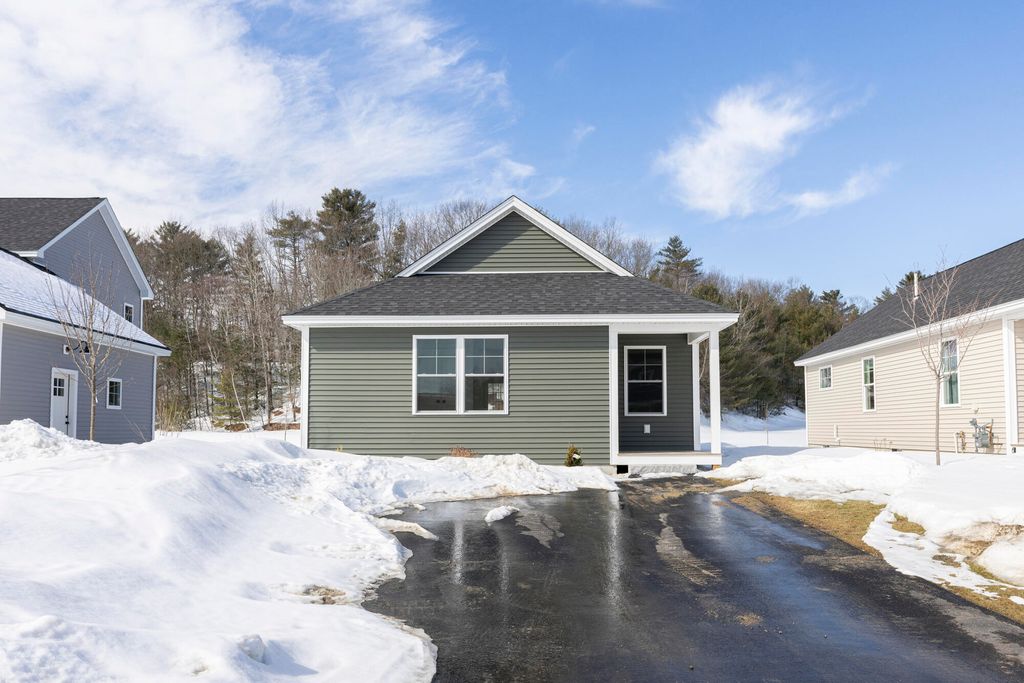 Photo of 13 Feldspar Lane #7, Cumberland, ME 04021 (MLS # 1653550)