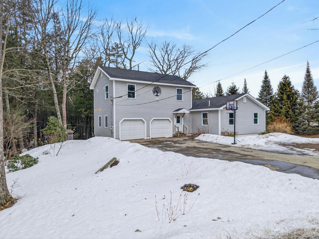 Photo of 66 Mallett Drive, Topsham, ME 04086 (MLS # 1654296)