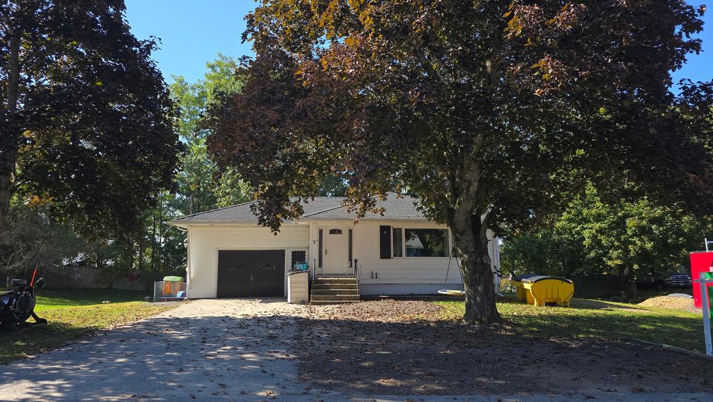 Photo of 9 Laase Avenue, Lewiston, ME 04240 (MLS # 1638514)