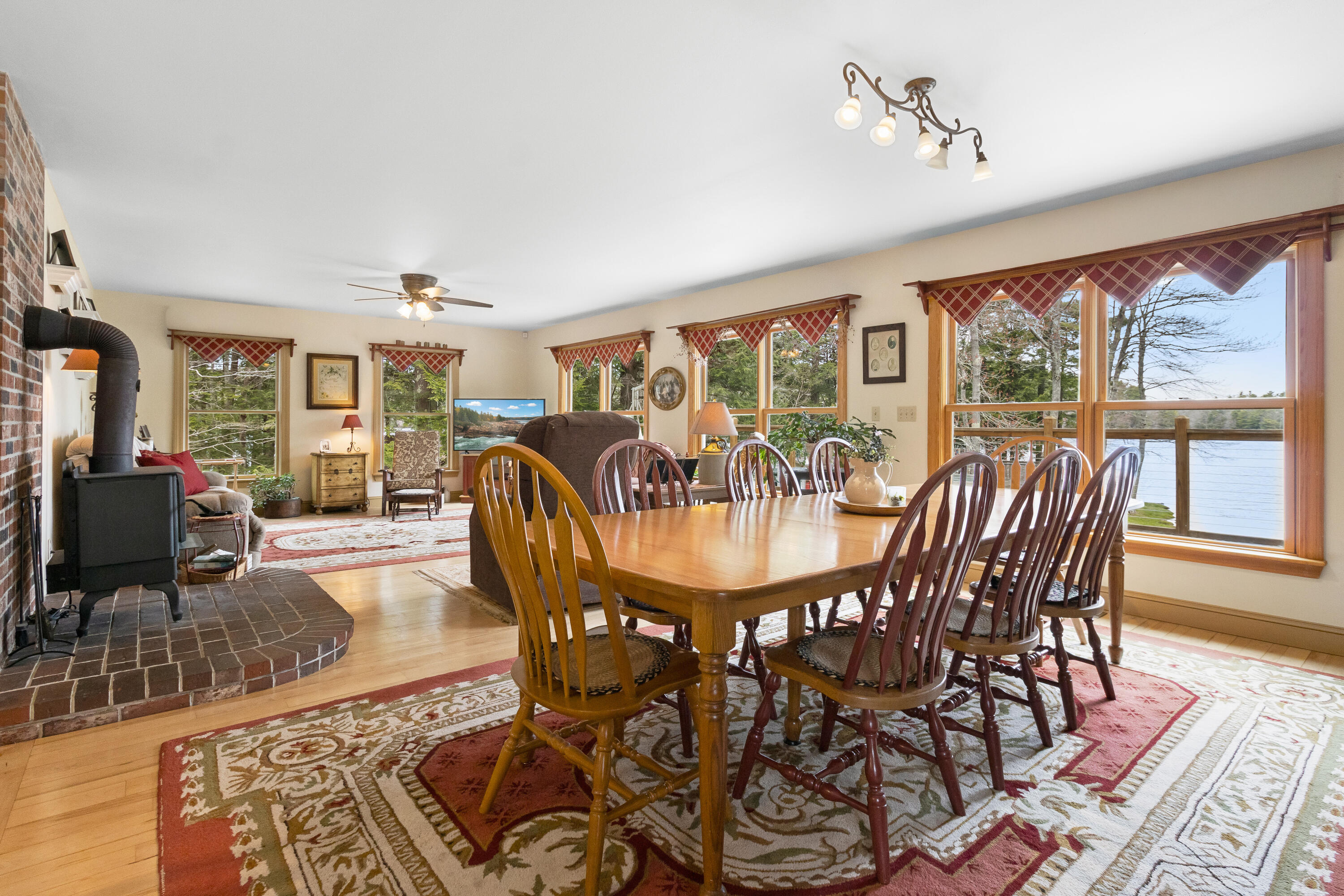 Nobleboro, Maine, 04555, United States, 4 Bedrooms Bedrooms, ,4 BathroomsBathrooms,Residential,Pending,2045714