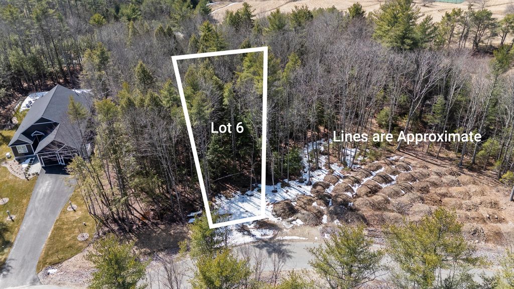 Photo of 5 Dogwood Circle, Kennebunk, ME 04043 (MLS # 1654980)
