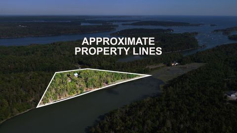 Photo of 9 + 11 Orion Point Way Way, Harpswell, ME 04079 (MLS # 1630260)