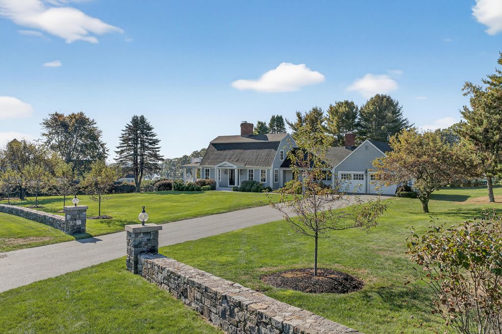 Photo of 11 Stornoway Road, Cumberland, ME 04110 (MLS # 1640327)