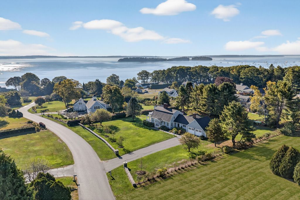 Photo of 11 Stornoway Road, Cumberland, ME 04110 (MLS # 1640327)