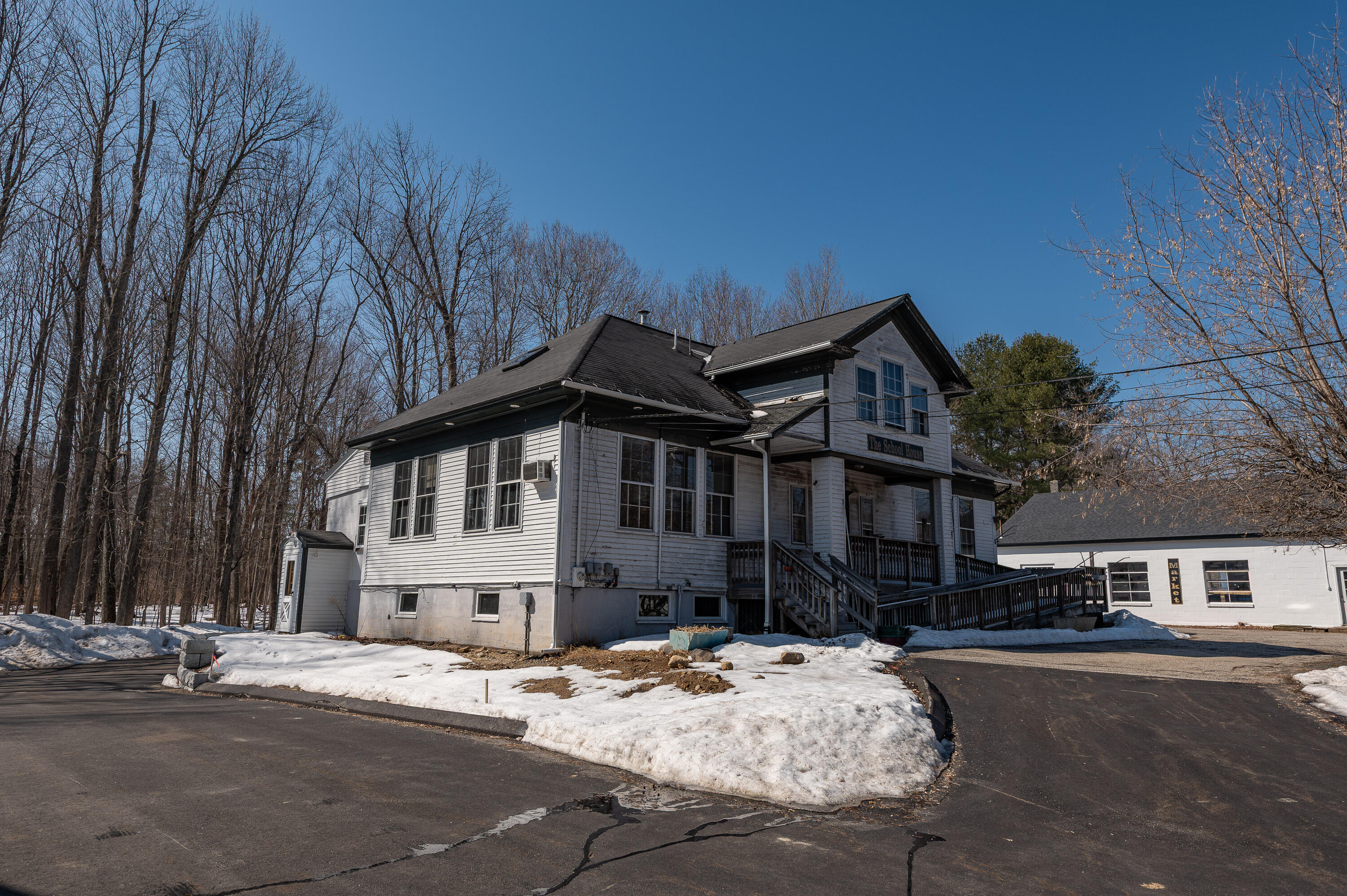27 Ossipee Trail E 1