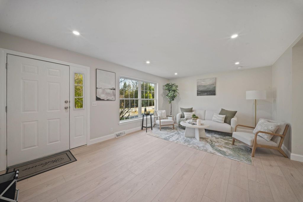 Photo of 10 Randall Circle, Brunswick, ME 04011 (MLS # 1658813)