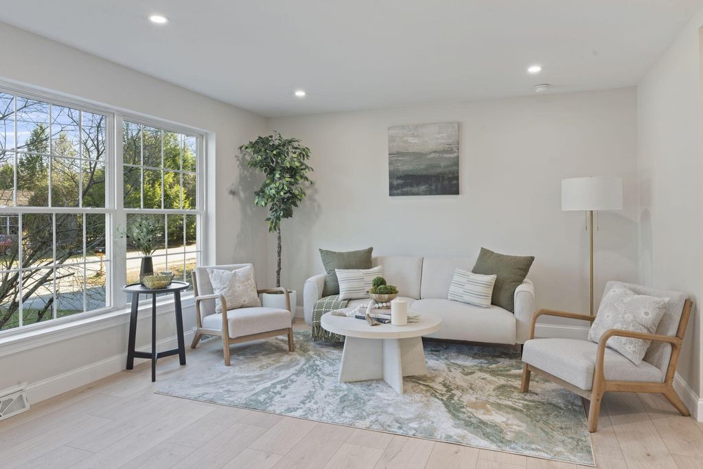 Photo of 10 Randall Circle, Brunswick, ME 04011 (MLS # 1658813)