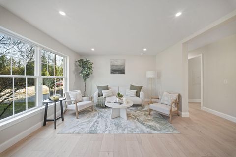 Photo of 10 Randall Circle, Brunswick, ME 04011 (MLS # 1658813)