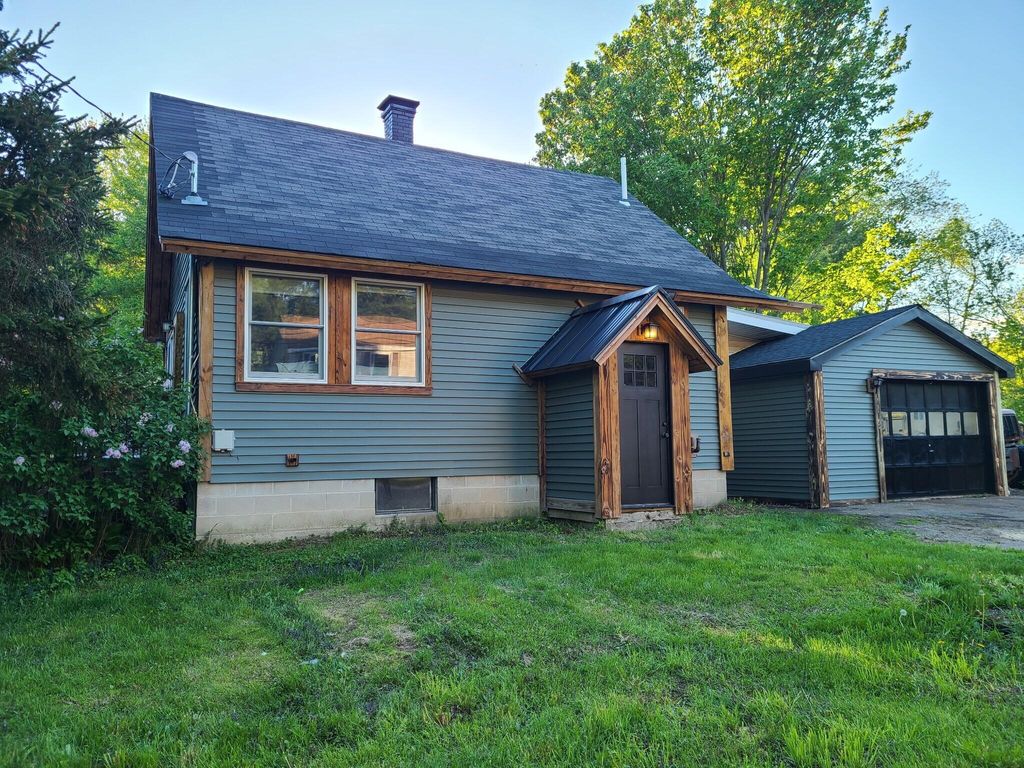Photo of 14 Helen Street, Auburn, ME 04210 (MLS # 1663500)