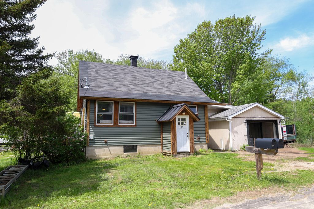 Photo of 14 Helen Street, Auburn, ME 04210 (MLS # 1663500)