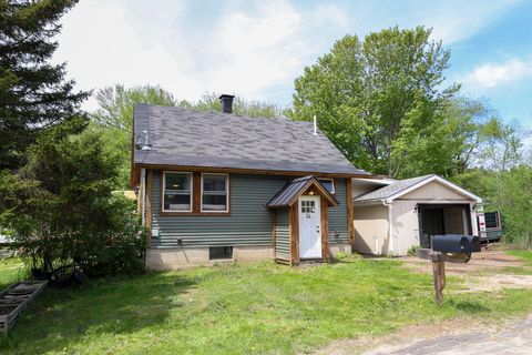 Photo of 14 Helen Street, Auburn, ME 04210 (MLS # 1663500)