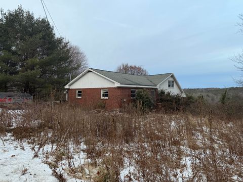 Photo of 35 Hillside Avenue, Falmouth, ME 04105 (MLS # 1647048)