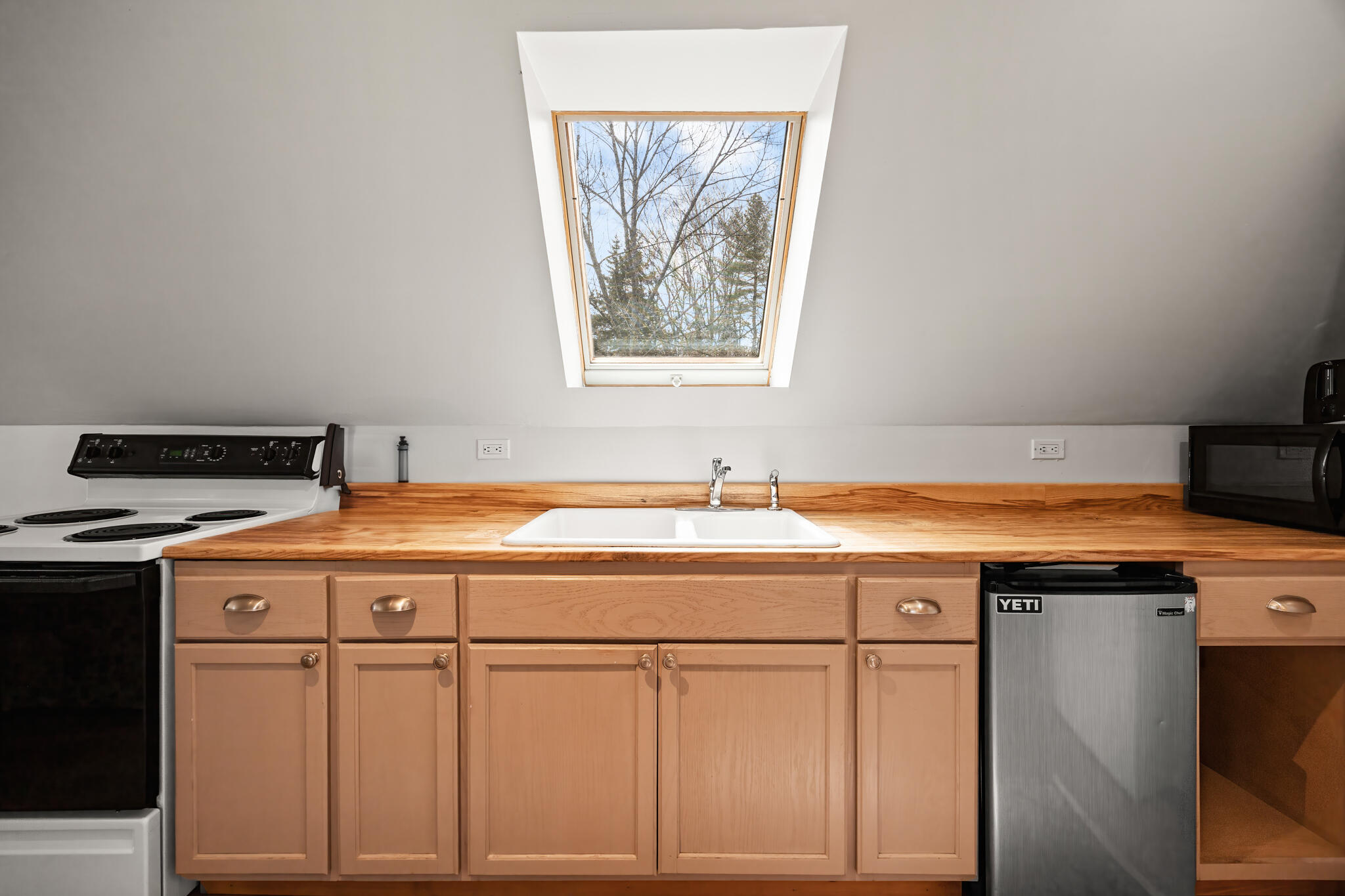 Islesboro, Maine 04848, United States, 5 Bedrooms Bedrooms, ,3 BathroomsBathrooms,Residential,Active,127423