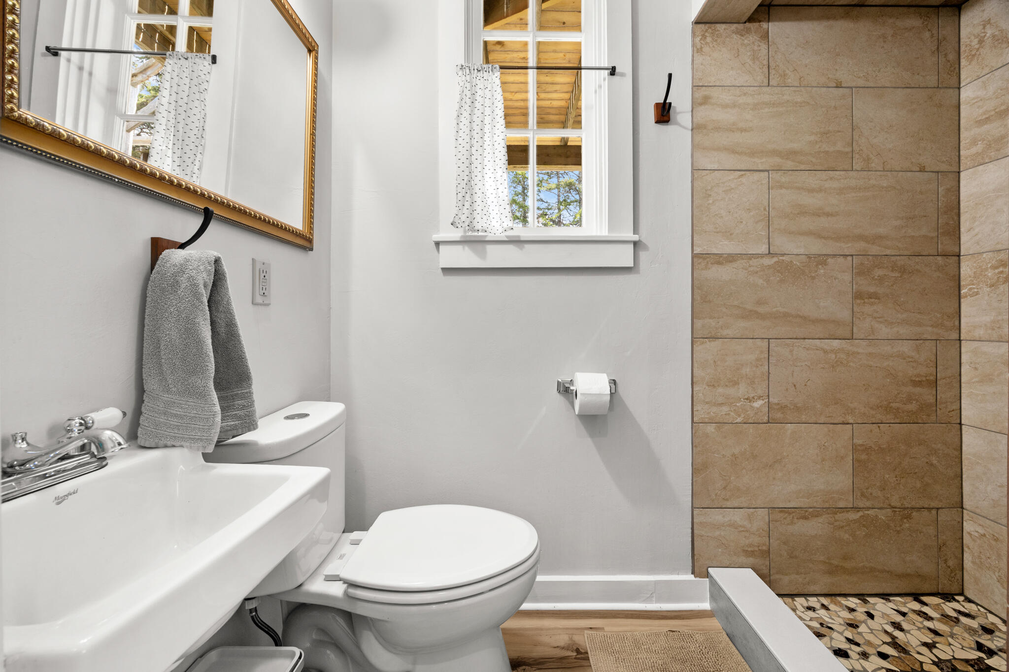 Islesboro, Maine 04848, United States, 5 Bedrooms Bedrooms, ,3 BathroomsBathrooms,Residential,Active,127423