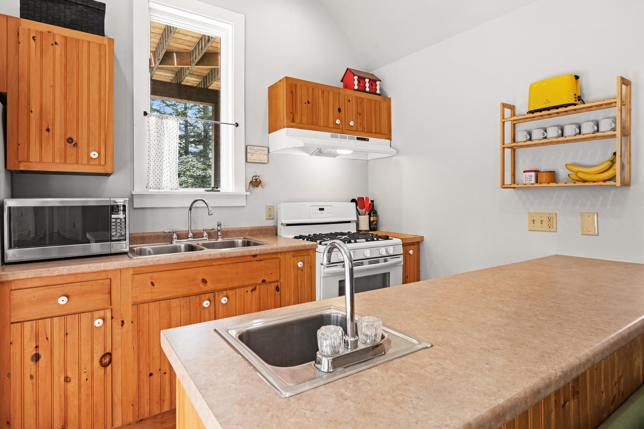 Islesboro, Maine 04848, United States, 5 Bedrooms Bedrooms, ,3 BathroomsBathrooms,Residential,Active,127423