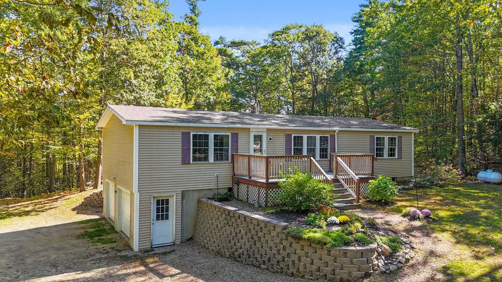 Photo of 11 Brianna Drive, Lebanon, ME 04027 (MLS # 1640329)