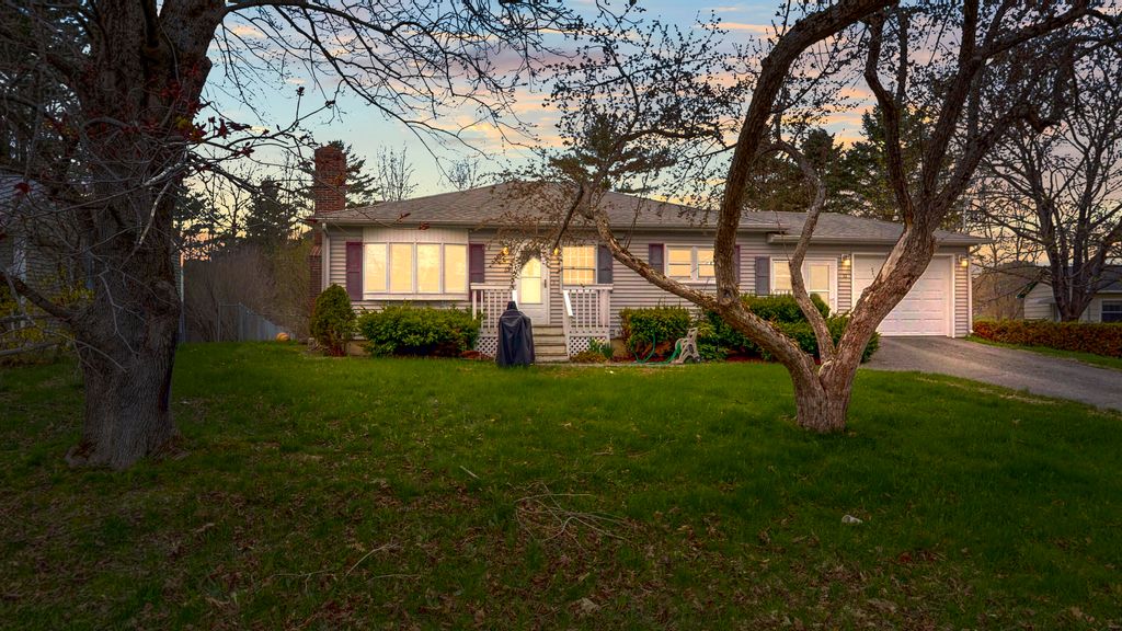 Photo of 10 Riley Street, Lewiston, ME 04240 (MLS # 1661158)