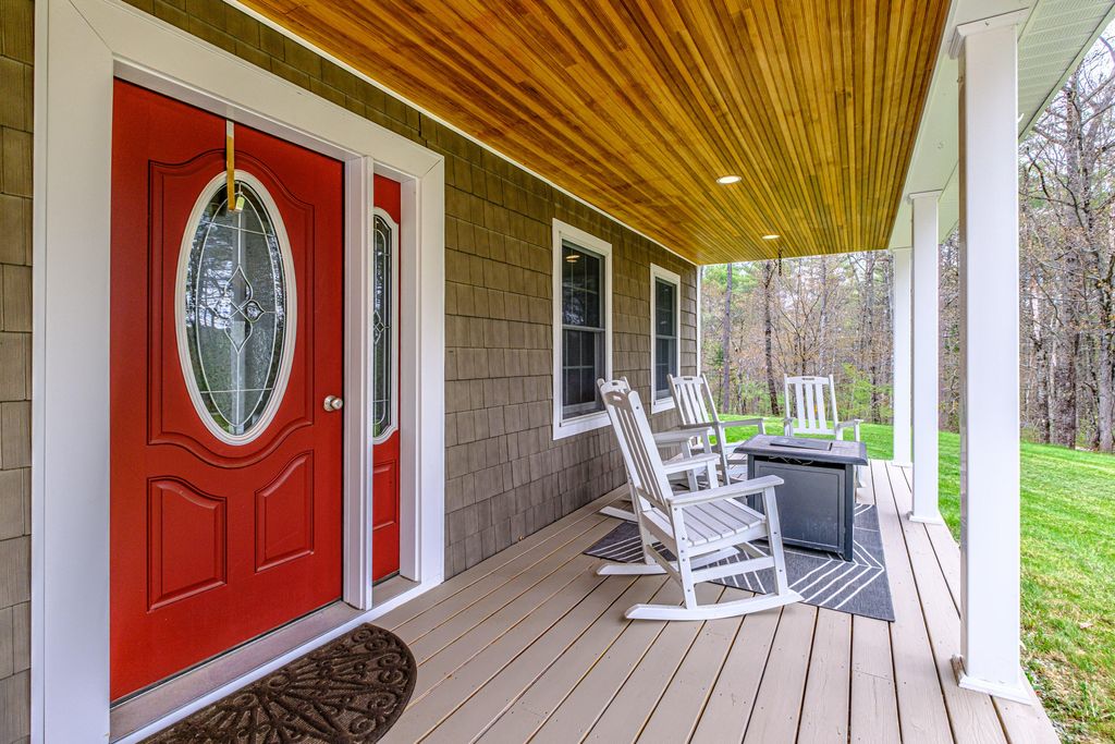 Photo of 6 Broadway Avenue, Naples, ME 04055 (MLS # 1661891)