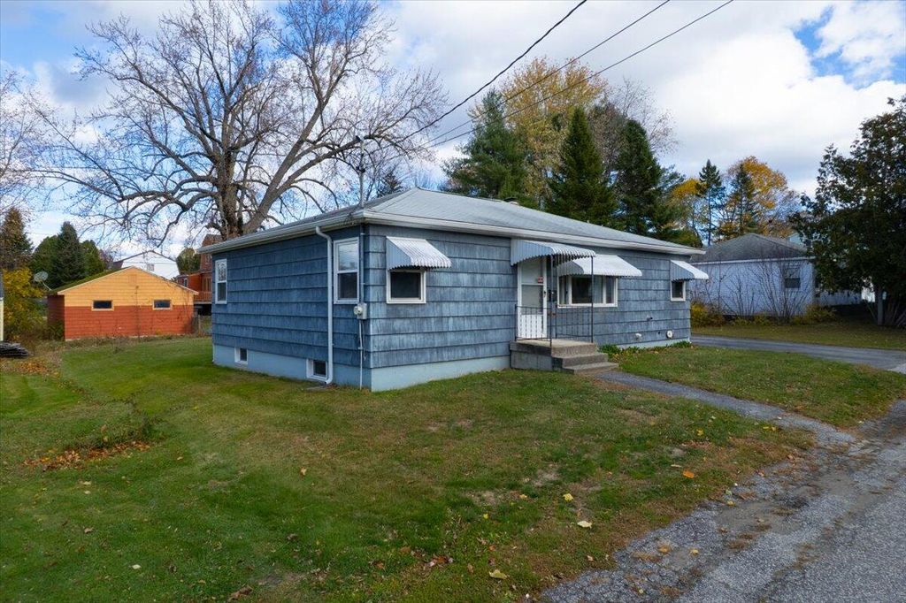 Photo of 4 Highland Avenue, Lewiston, ME 04240 (MLS # 1643100)