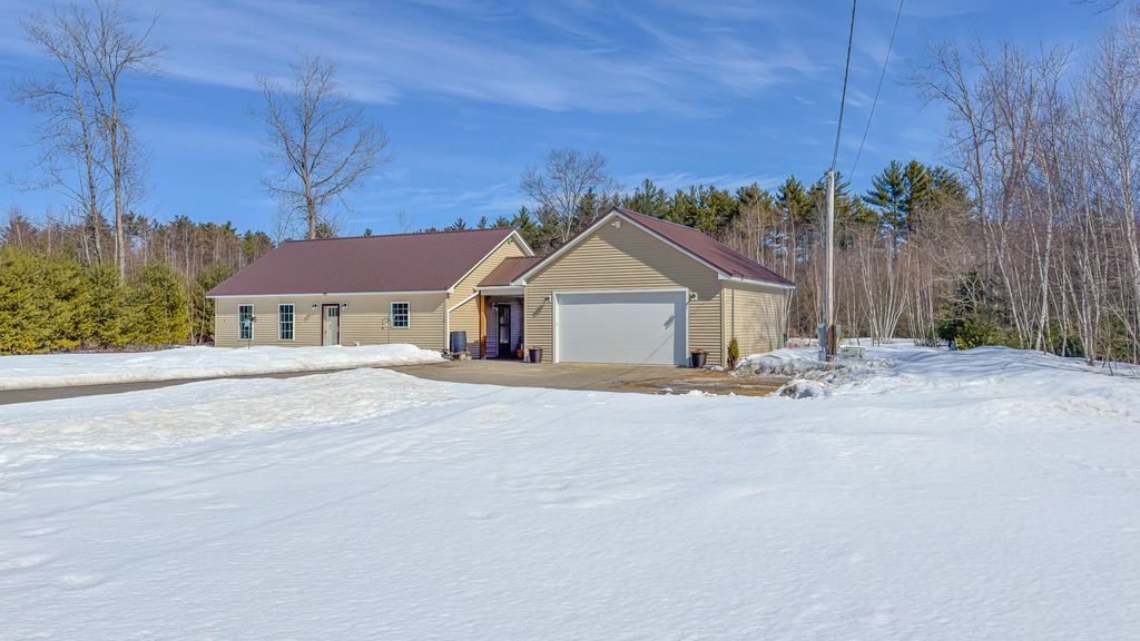 Photo of 7 Silver Way, Oxford, ME 04270 (MLS # 1653267)