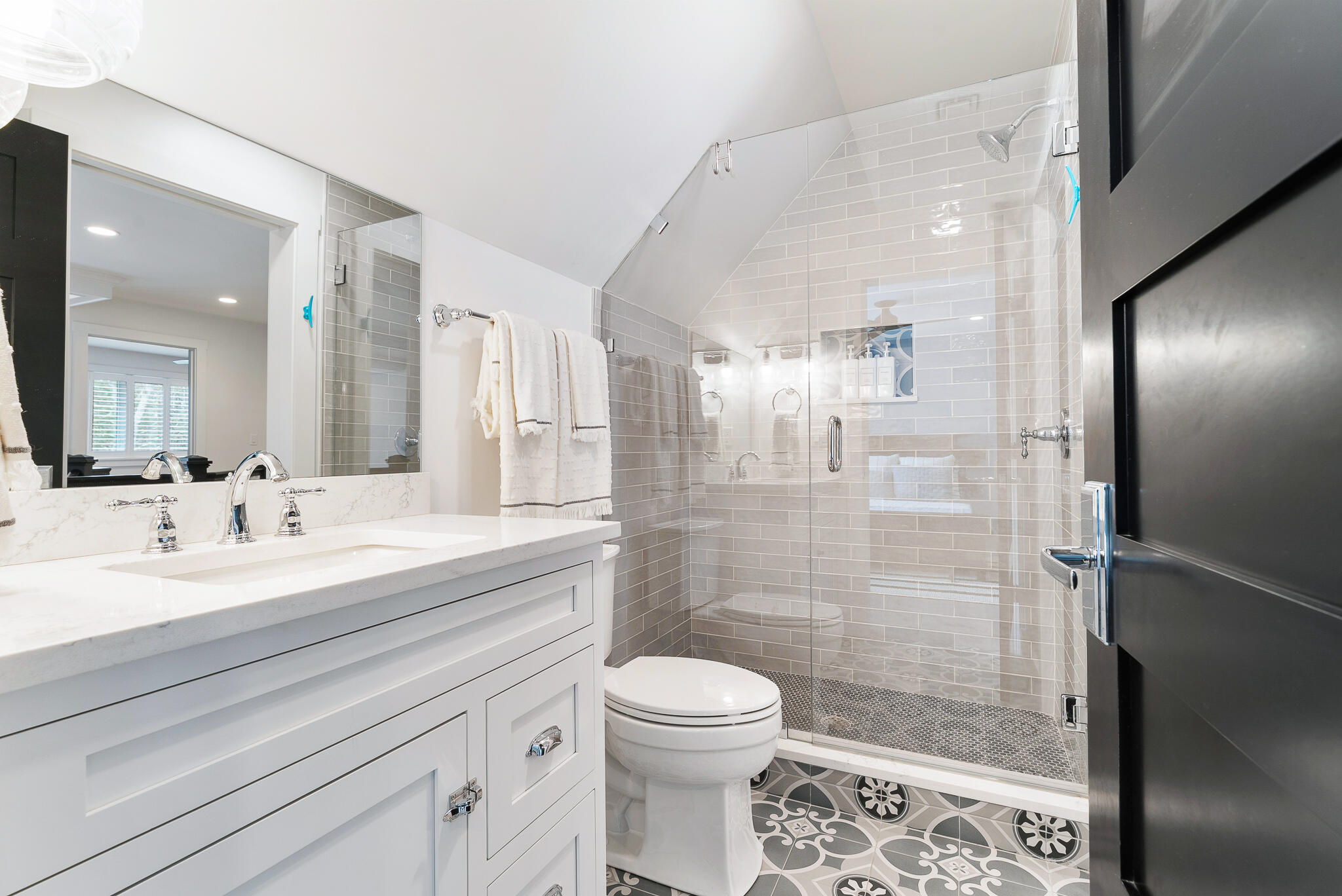 York, Maine, 03902, United States, 4 Bedrooms Bedrooms, ,5 BathroomsBathrooms,Residential,Active,2045537
