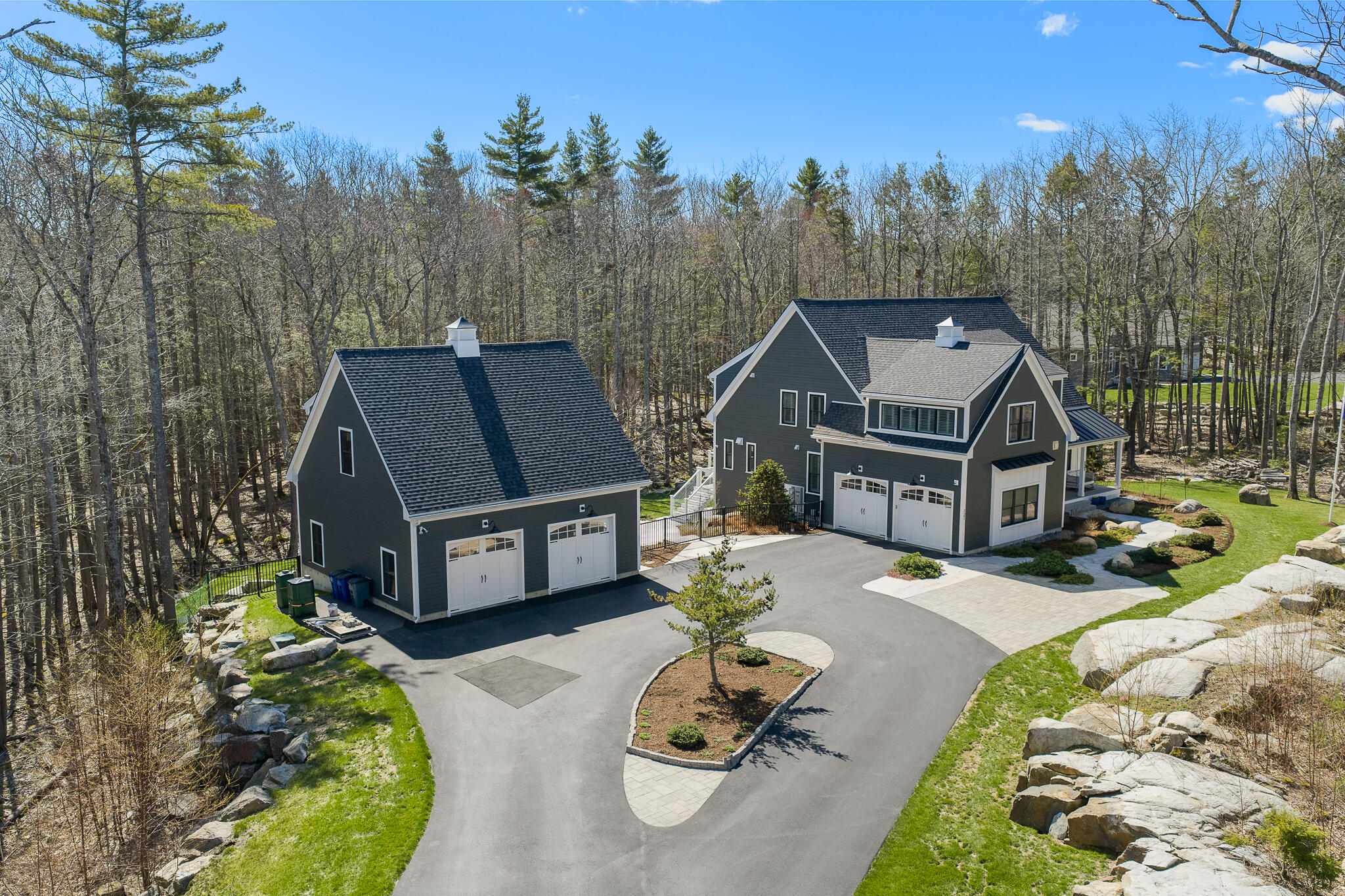 York, Maine, 03902, United States, 4 Bedrooms Bedrooms, ,5 BathroomsBathrooms,Residential,Active,2045537