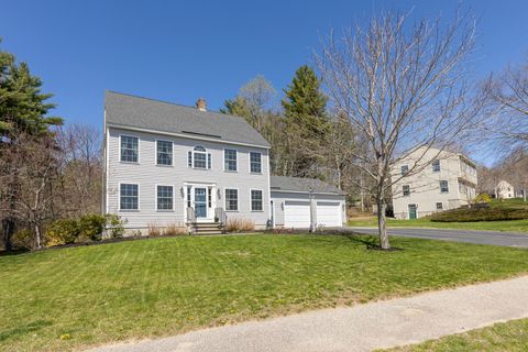 Photo of 86 Gateway Commons Drive, Gorham, ME 04038 (MLS # 1659943)