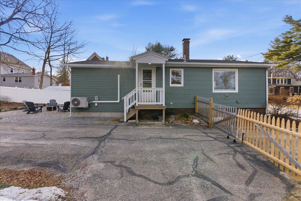 Photo of 122 Field Avenue, Auburn, ME 04210 (MLS # 1654778)