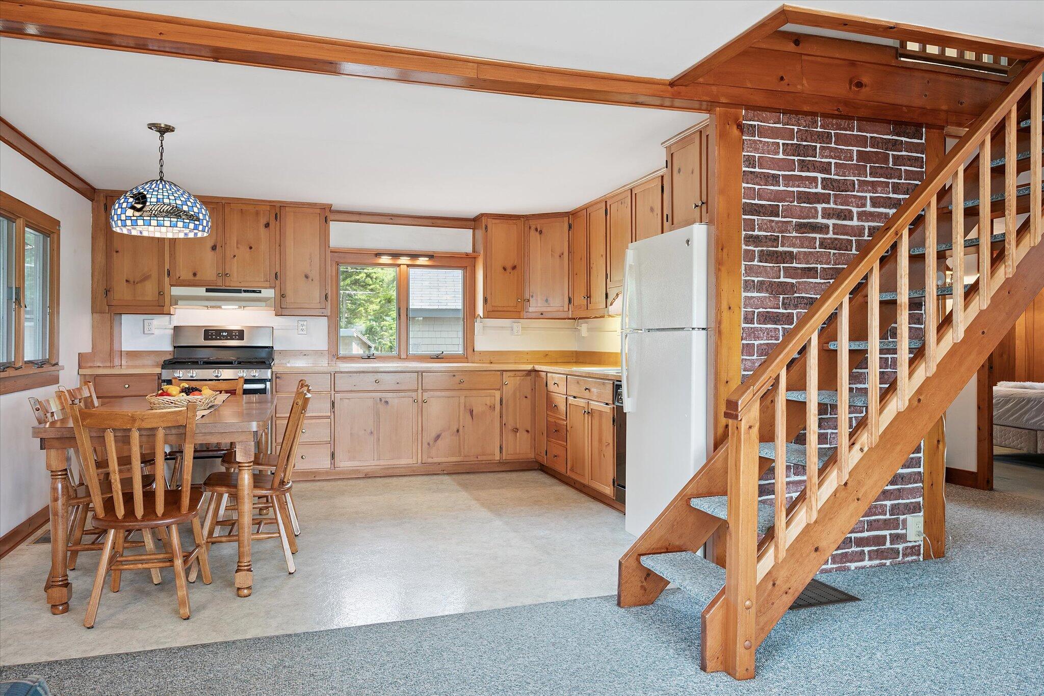 Surry, Maine 04684, United States, 5 Bedrooms Bedrooms, ,2 BathroomsBathrooms,Residential,Active,168258