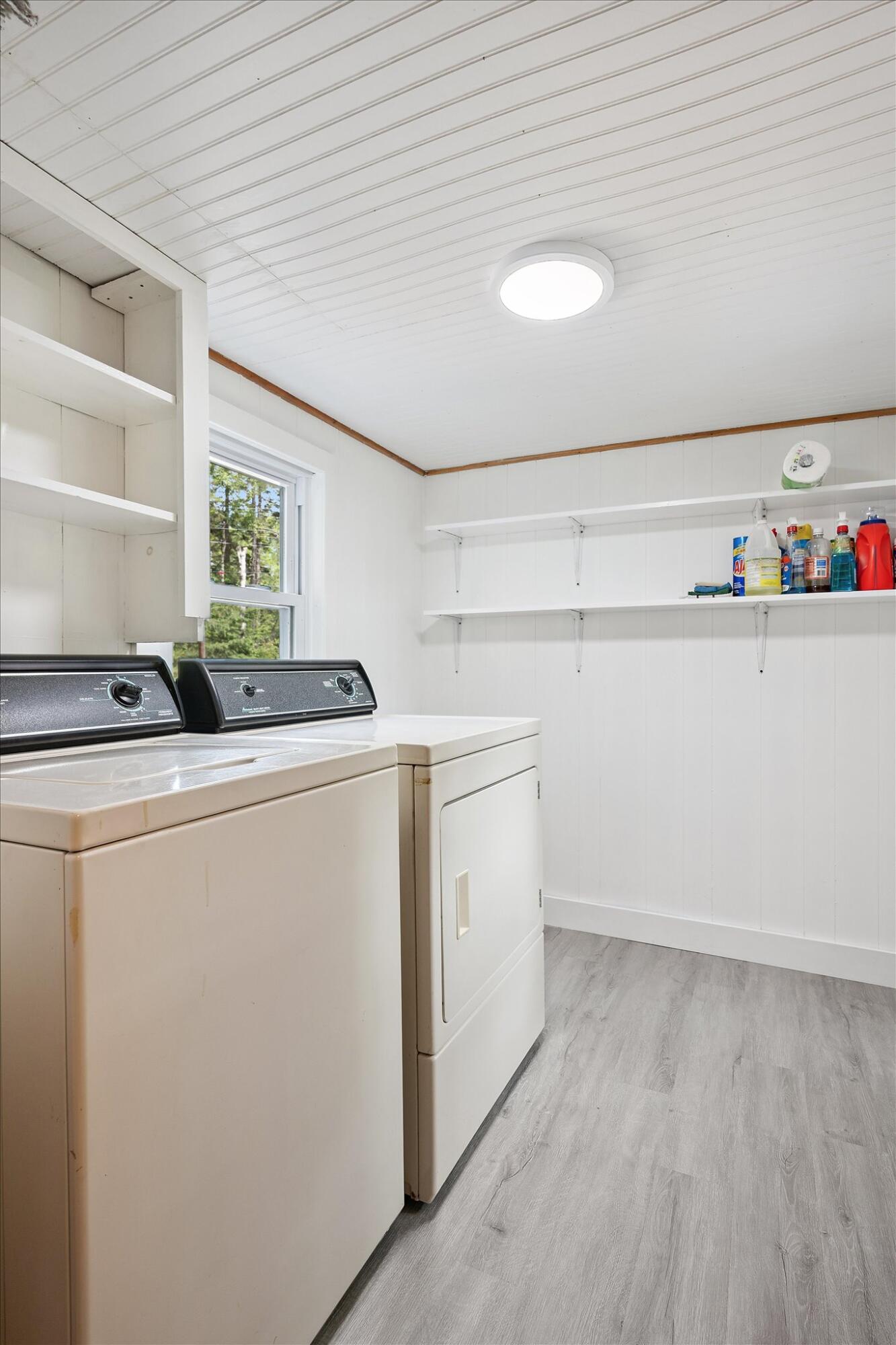 Surry, Maine 04684, United States, 5 Bedrooms Bedrooms, ,2 BathroomsBathrooms,Residential,Active,168258