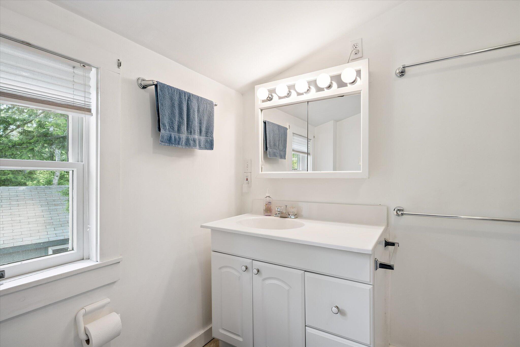 Surry, Maine 04684, United States, 5 Bedrooms Bedrooms, ,2 BathroomsBathrooms,Residential,Active,168258