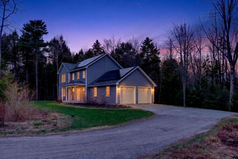 Photo of 31 Jackson Boulevard, Freeport, ME 04032 (MLS # 1659373)