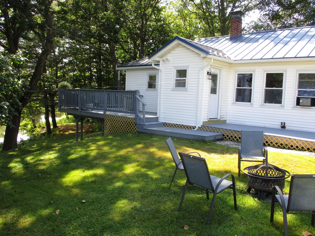 Photo of 20 Towle Avenue, Auburn, ME 04210 (MLS # 1637655)