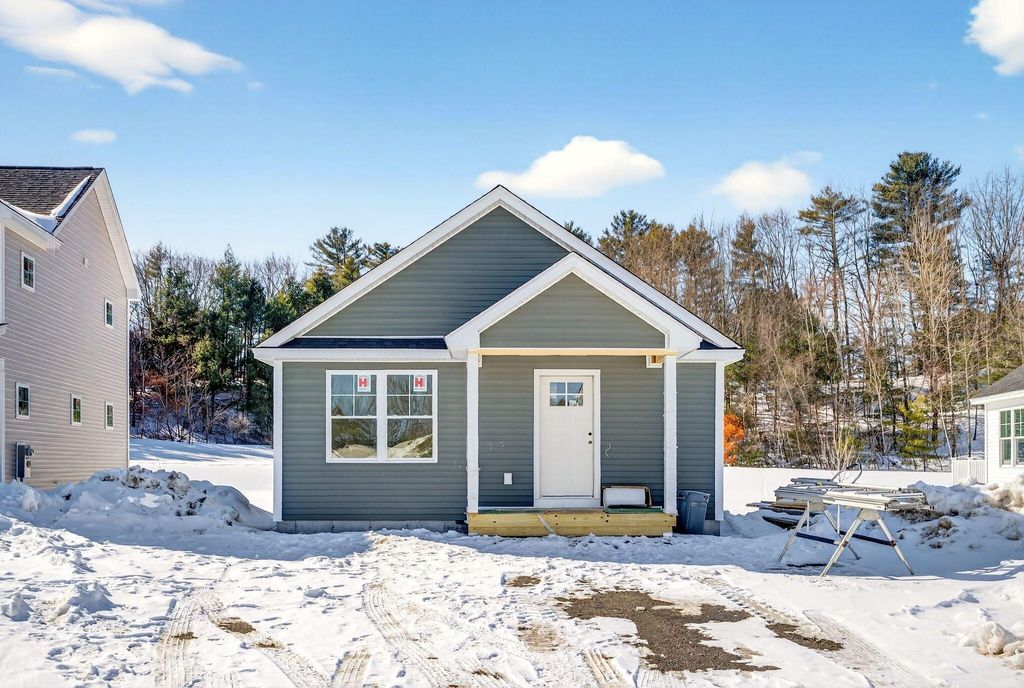 Photo of 19 Feldspar Lane #10, Cumberland, ME 04021 (MLS # 1652858)