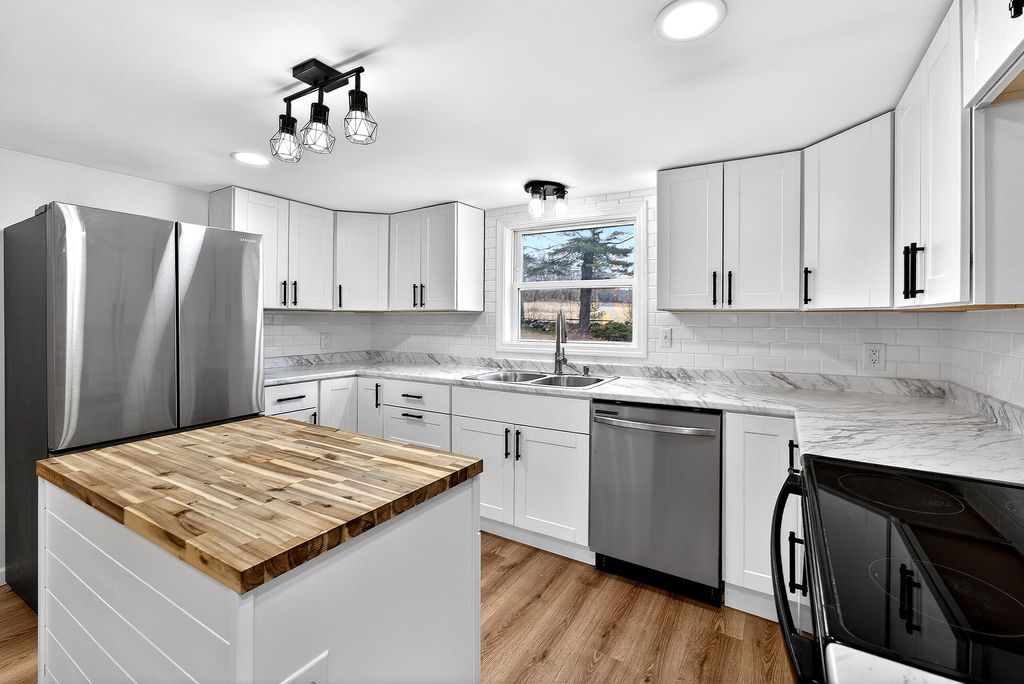 Photo of 548 North Road, Mount Vernon, ME 04352 (MLS # 1656647)