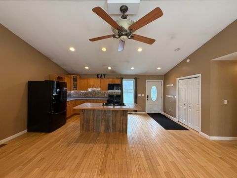 Photo of 172 North Street, Mechanic Falls, ME 04256 (MLS # 1640994)