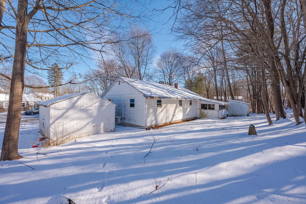 Photo of 2 Wainwright Avenue, Kittery, ME 03904 (MLS # 1645735)