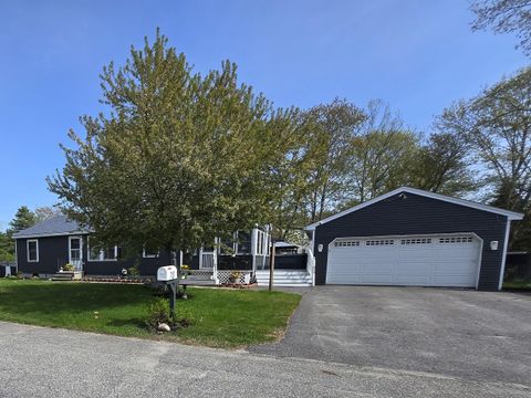 Photo of 16 Kyle Street, Brunswick, ME 04011 (MLS # 1662738)