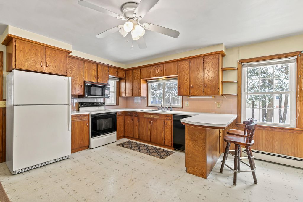 Photo of 628 Main Street, Lewiston, ME 04240 (MLS # 1650042)